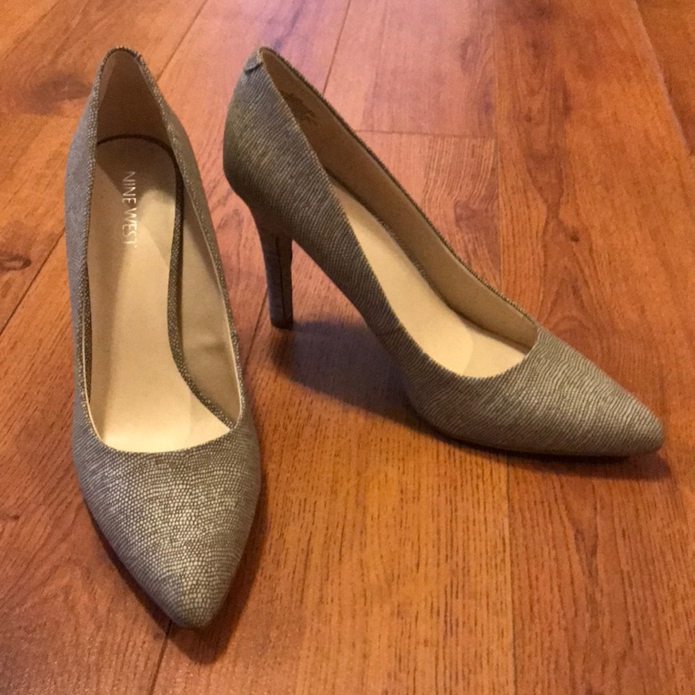 Nine West Pointed Toe Pumps NWOT